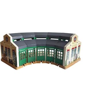 Thomas & Friends Wooden Railway Tidmouth Sheds 5-Bay Roundhouse 2010 Gullane